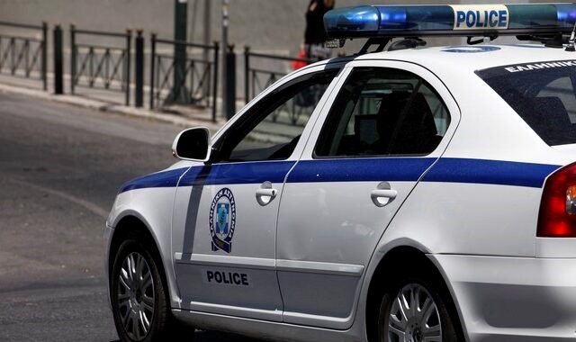 Χειροπέδες για κατοχή κάνναβης και κοκαΐνης